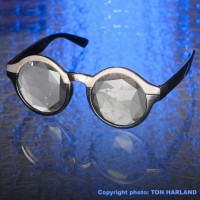 Black- Gold kaleidoscope glasses Black- Gold kaleidoscope glasses